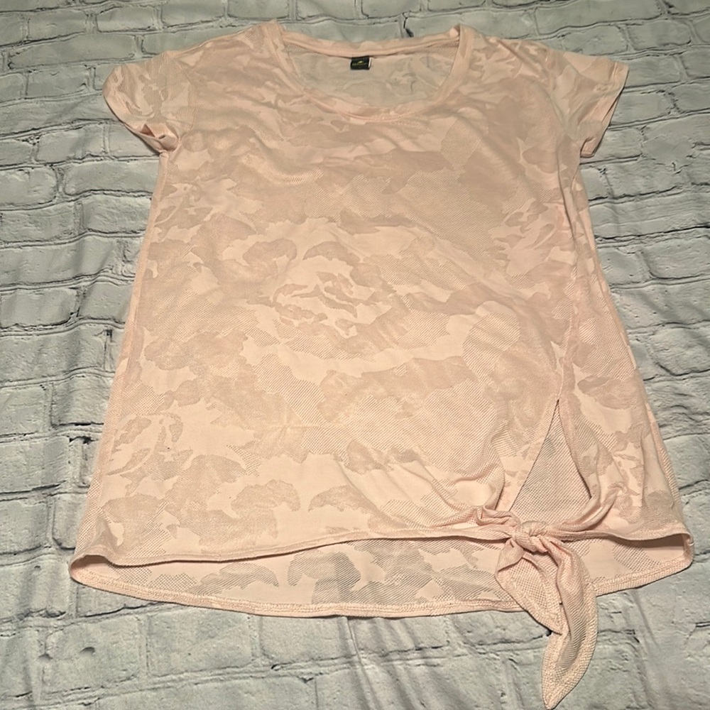 Xersion Peachy Sheer Camo Knotted Top